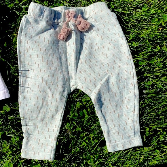 Jessica Simpson Lil Moon Outfit - Picture 4 of 8